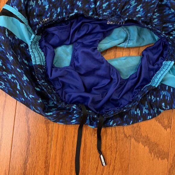 Nike Dry Fit size Medium blue and black athletic shorts - Picture 4 of 5
